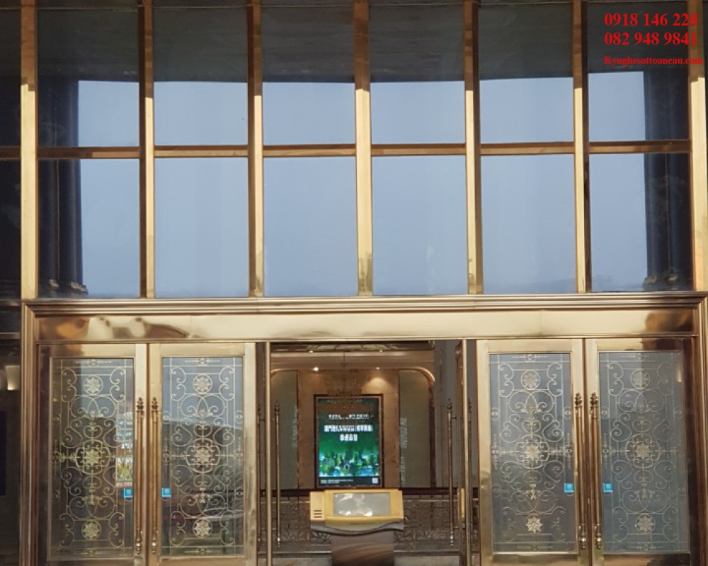 Cửa inox mạ vàng CC8