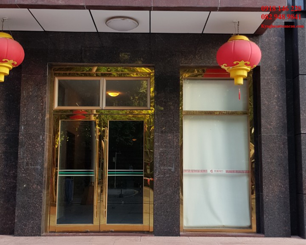 Cửa cổng mạ vàng CC3