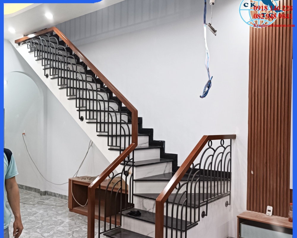 Cầu thang sắt mỹ thuật CTS03