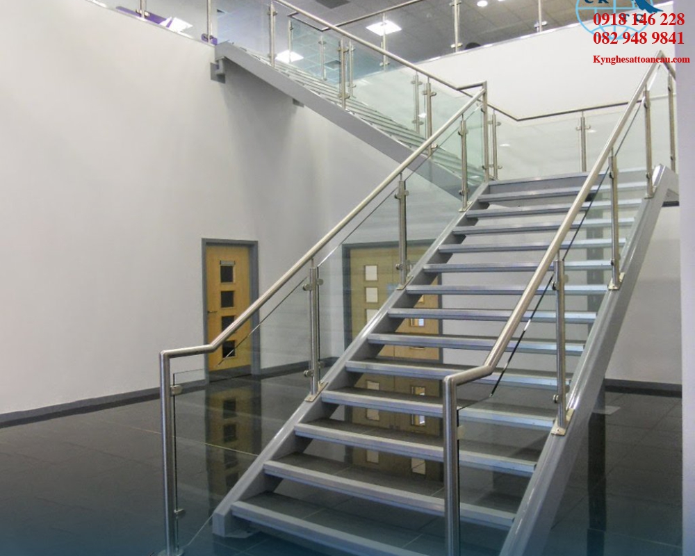 Cầu thang inox CTI07