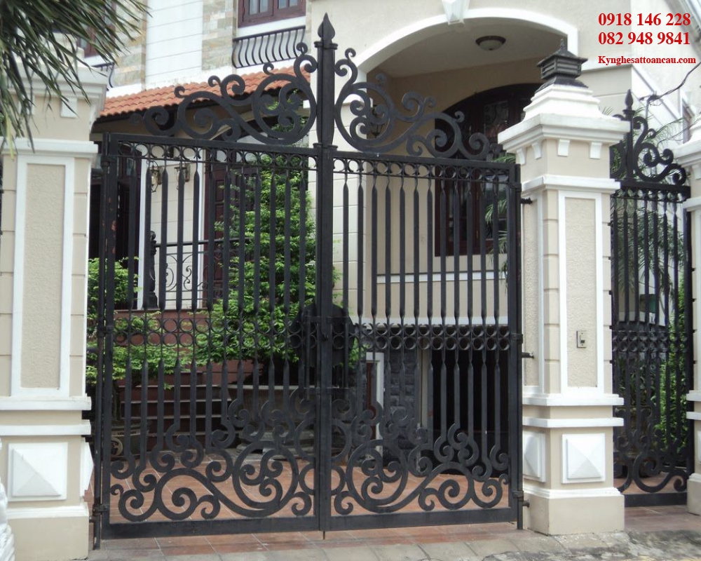 Cửa cổng sắt mỹ thuật CCS12