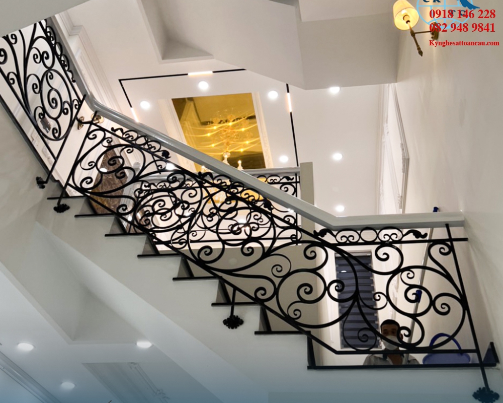 Cầu thang sắt mỹ thuật CTS04