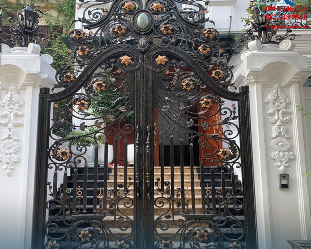 Cửa cổng sắt mỹ thuật CCS113