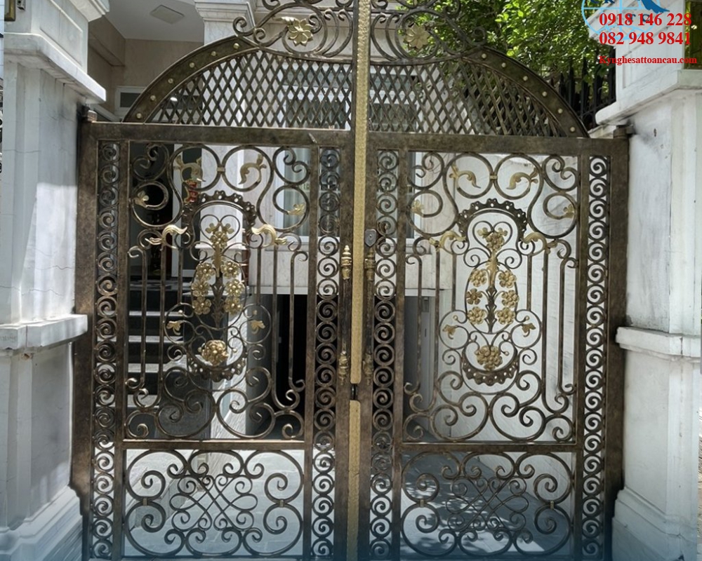 Cửa cổng sắt mỹ thuật CCS123
