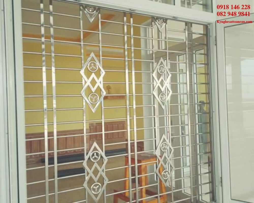 Khung bảo vệ cửa sổ inox KBV01