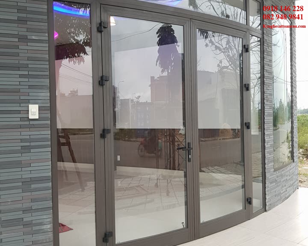 Cửa nhôm kính P1