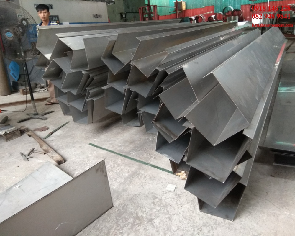 MÁNG XỐI NHÀ Ở MO19