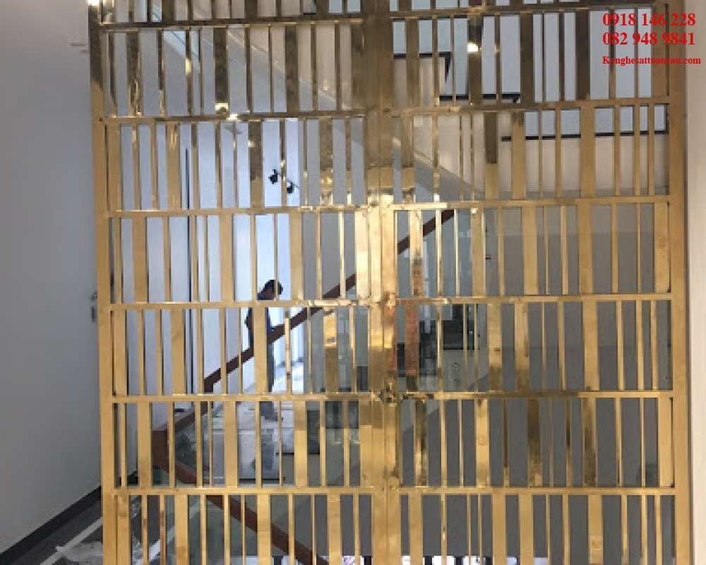 Vách ngăn inox xi mạ VNI10