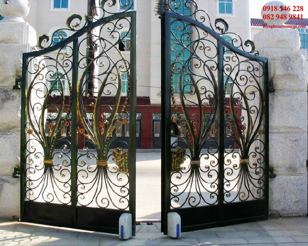 Cửa cổng sắt mỹ thuật CCS49