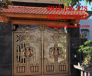 Cửa nhôm đúc đẹp C32