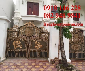 Cửa nhôm đúc đẹp C44