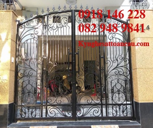 Cửa cổng sắt mỹ thuật CCS92